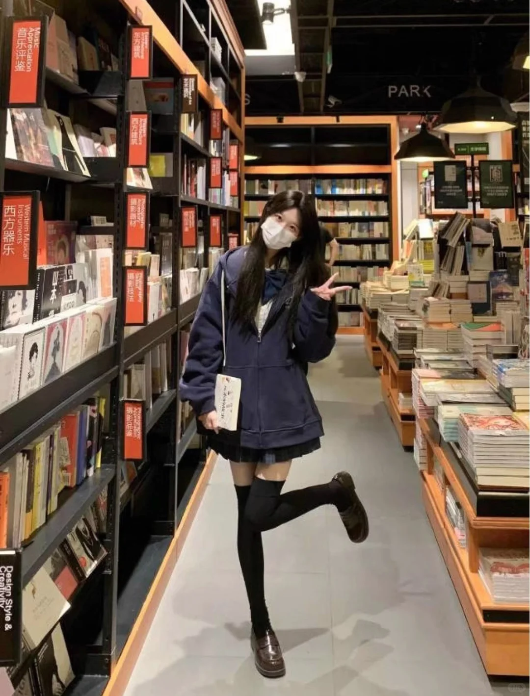 过膝袜搭出时尚,温暖整个冬天