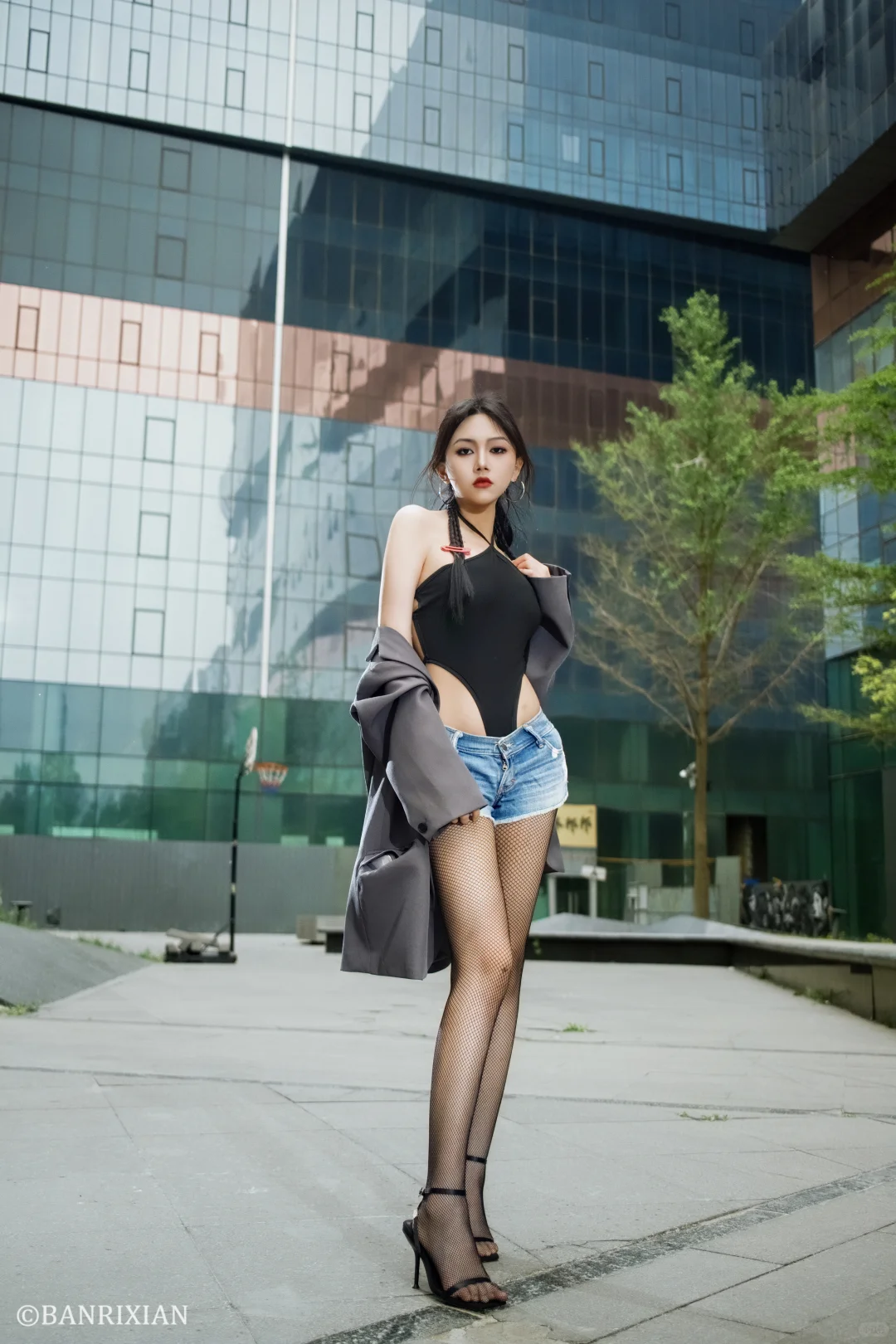 辣妹写真｜连体衣与牛仔短裤的炸街组合💥
