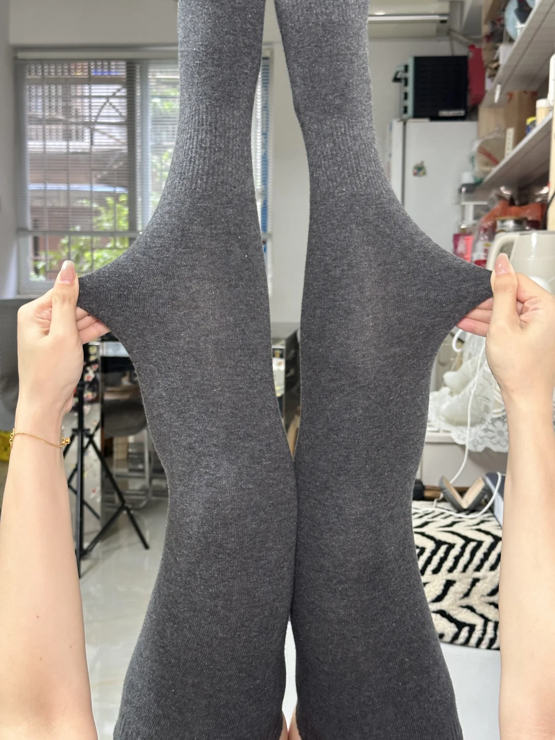 谁喜欢象腿啊？多亏这条大腿袜真的太争气了
