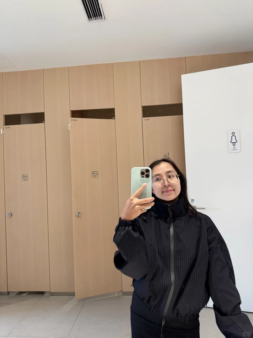 见领导穿搭，有点小性感