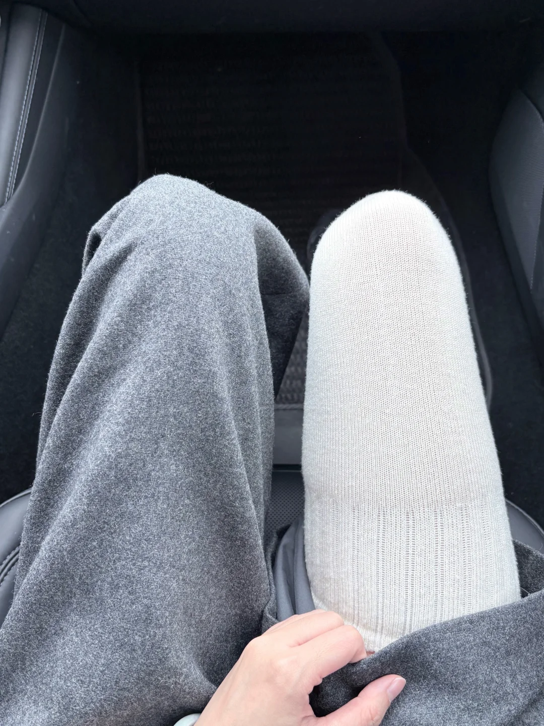 一个办公室的姐妹都和我一起穿上护膝袜！！！