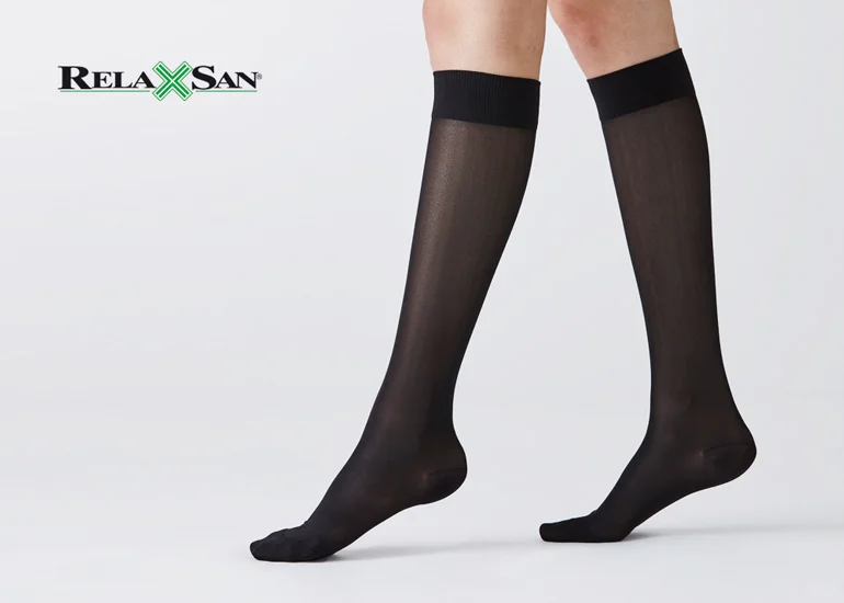 好像高中時穿的長筒襪