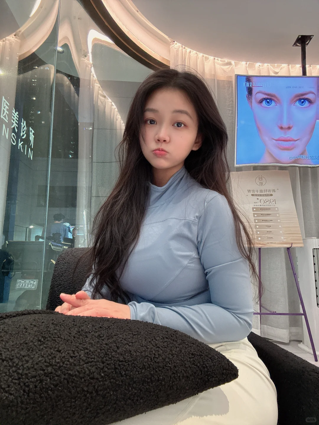 153身高，体重45，胸大女生把瑜伽服焊在身上