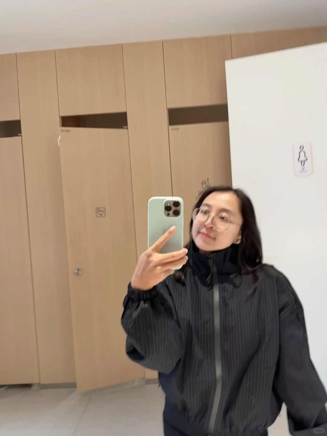 见领导穿搭，有点小性感