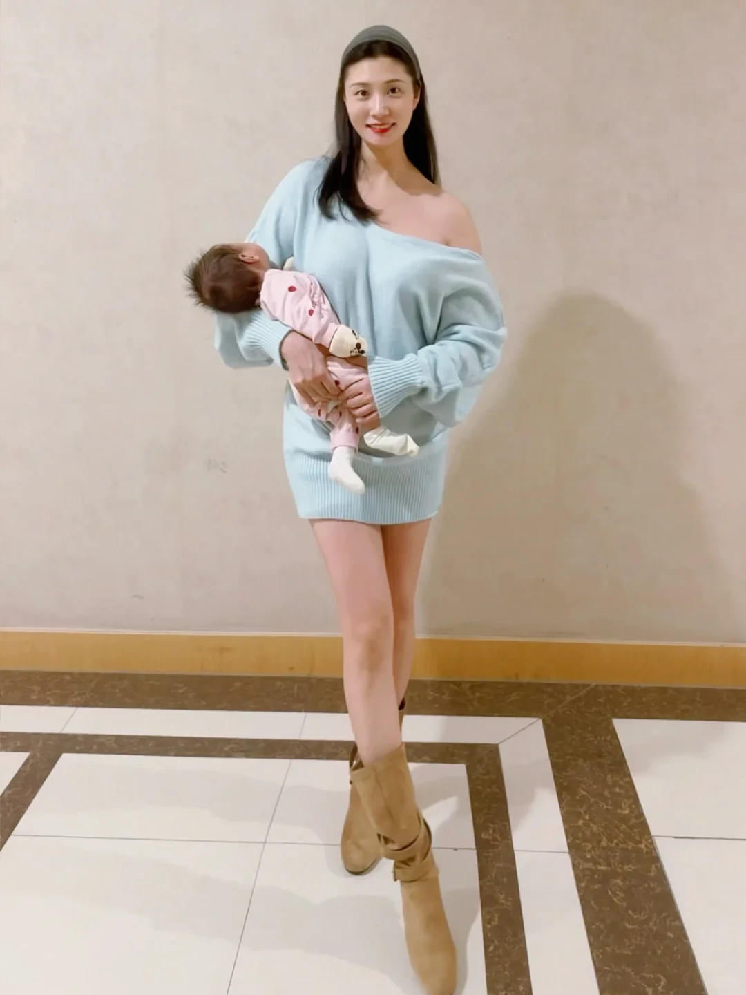 和小月龄宝宝的合照这样拍，真减龄！