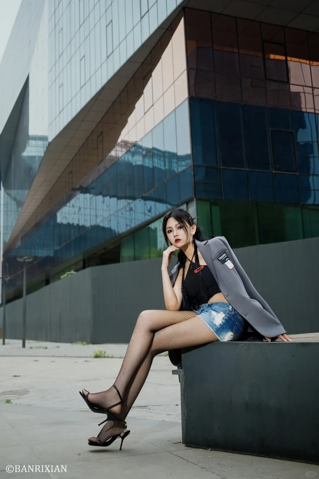 辣妹写真｜连体衣与牛仔短裤的炸街组合💥