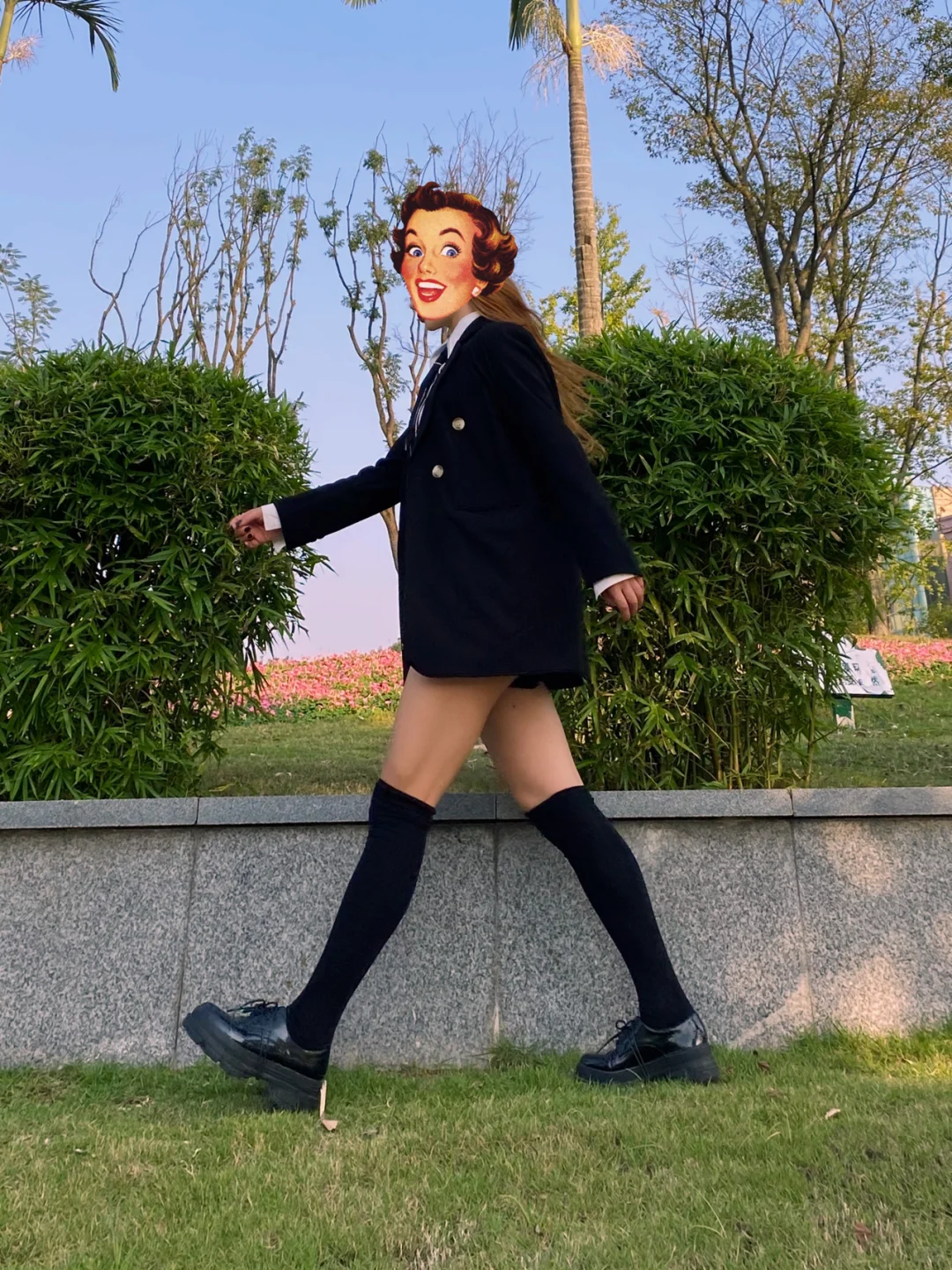 过膝袜搭配，显腿长，不冷膝盖哦！