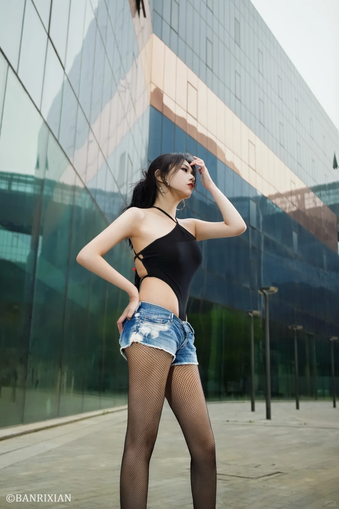 辣妹写真｜连体衣与牛仔短裤的炸街组合💥