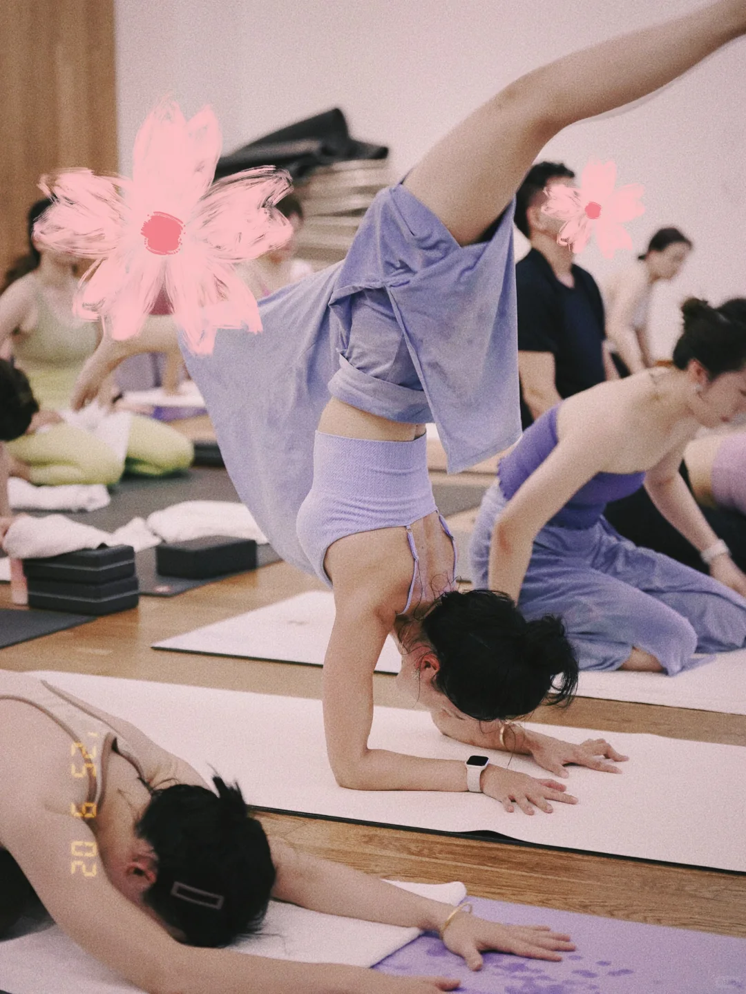 和一群爱练瑜伽的女孩子～