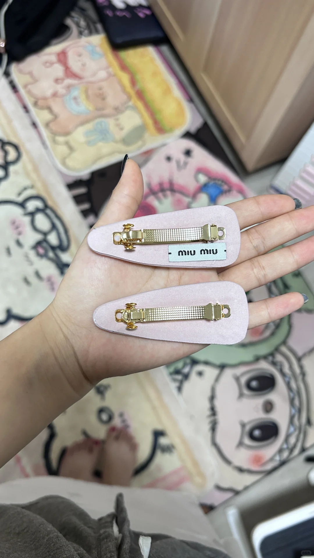 拼嘟嘟16的miumiu发夹附🔗