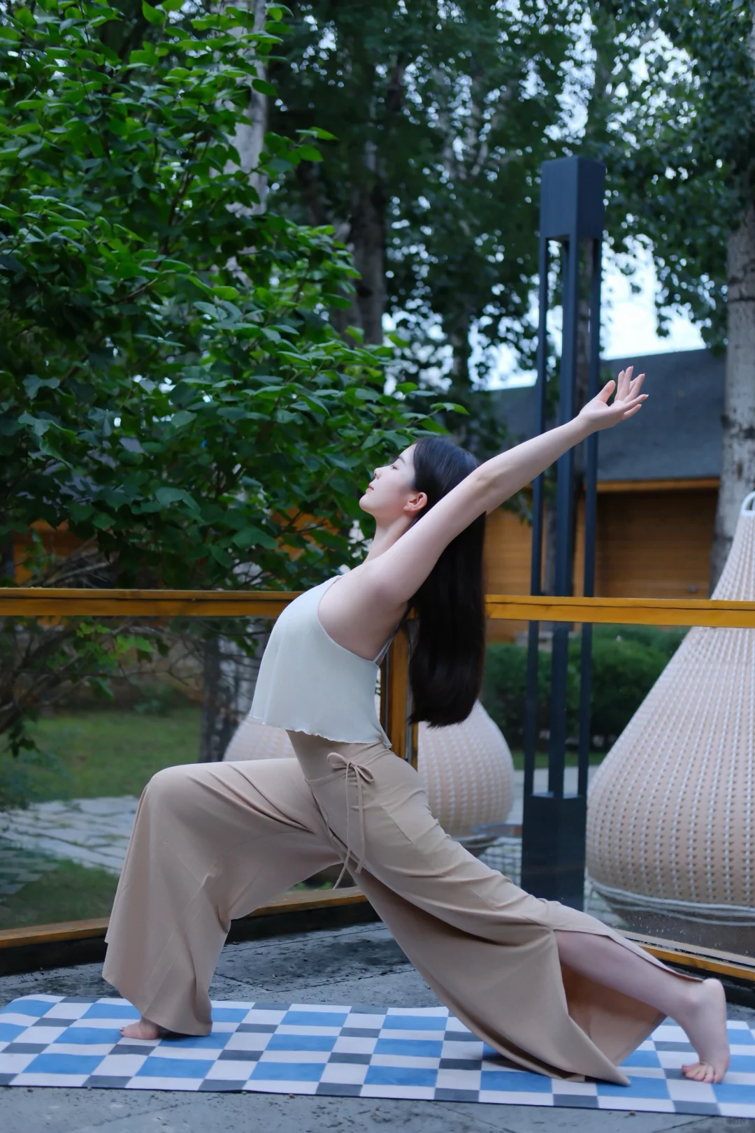 瑜伽女孩的松弛感瑜伽服～