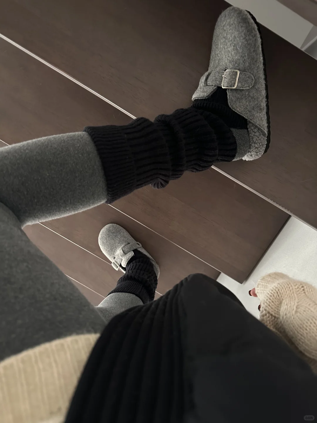 这几天下雨！搭配这个黑色袜套好好看噢😯