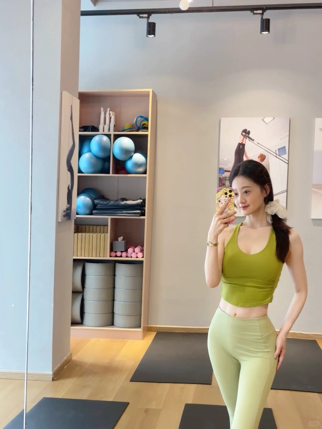 报告，这块抹茶蛋糕在练瑜伽