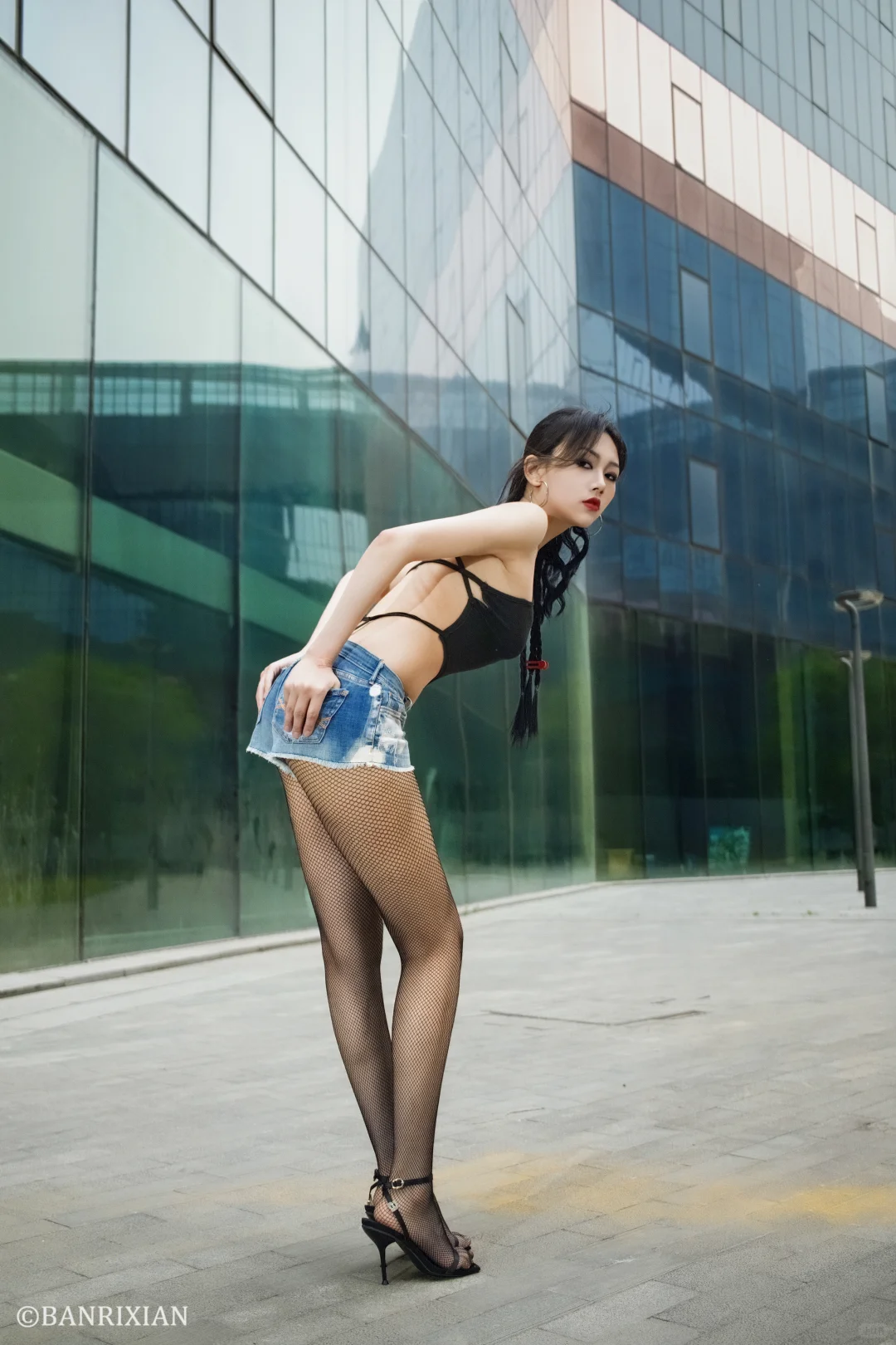 辣妹写真｜连体衣与牛仔短裤的炸街组合💥