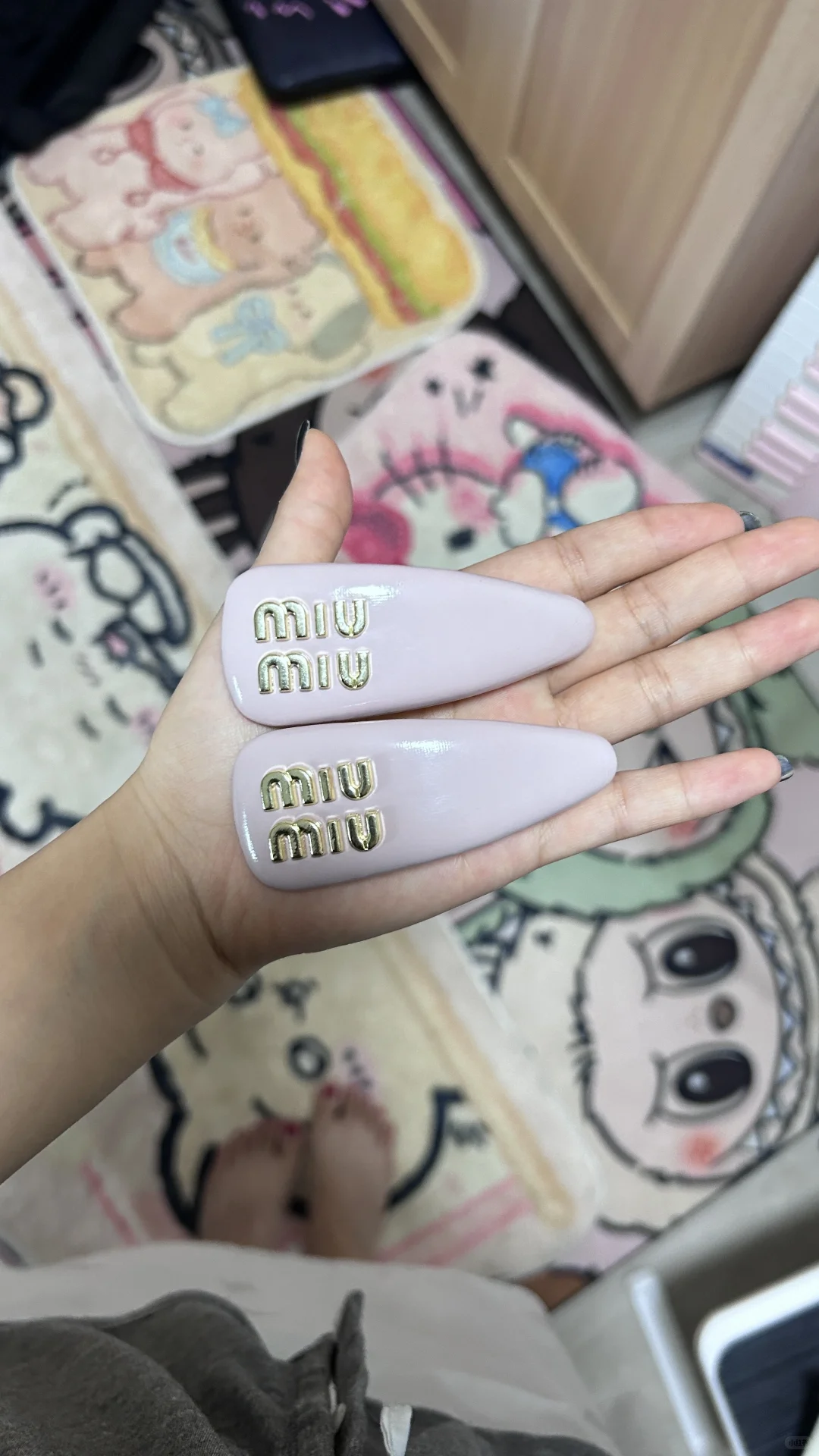 拼嘟嘟16的miumiu发夹附🔗