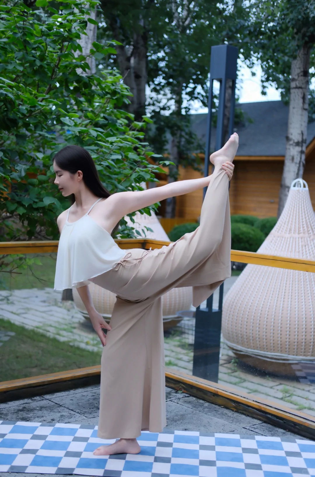 瑜伽女孩的松弛感瑜伽服～