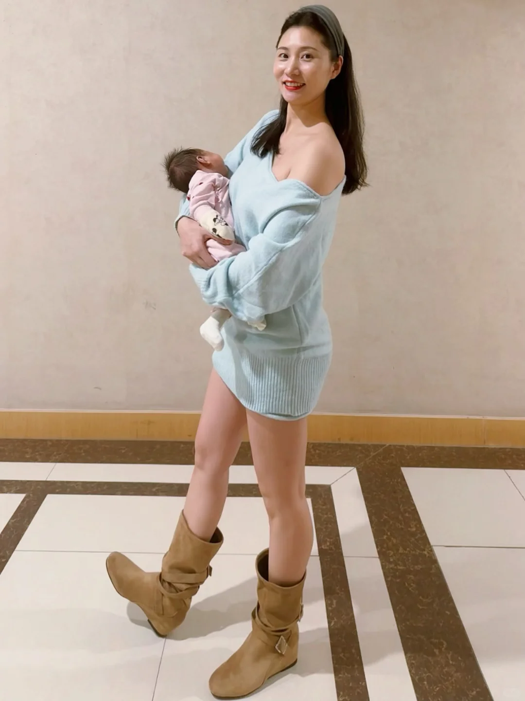 和小月龄宝宝的合照这样拍，真减龄！