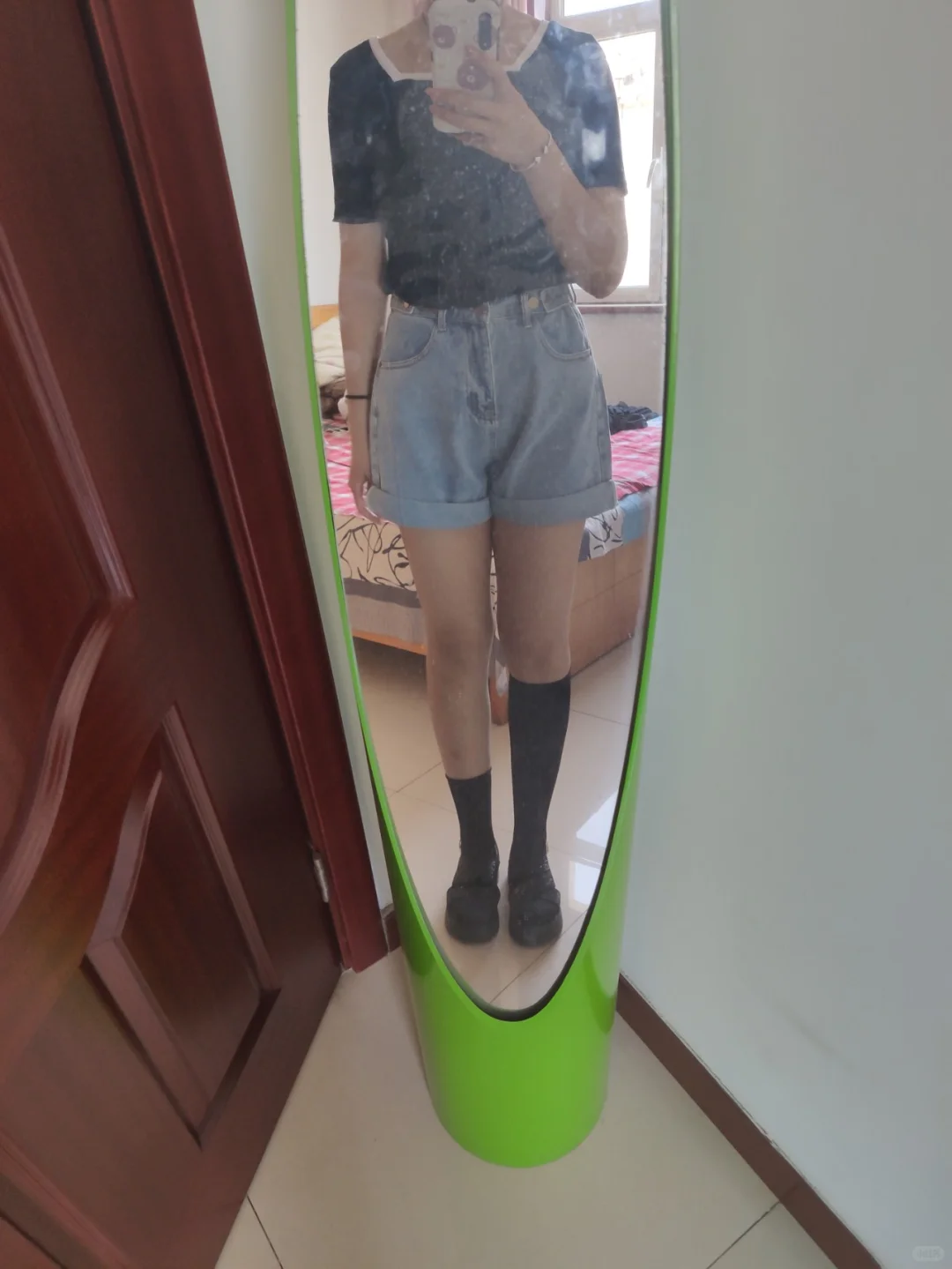 论及膝袜与中筒袜显瘦的对比