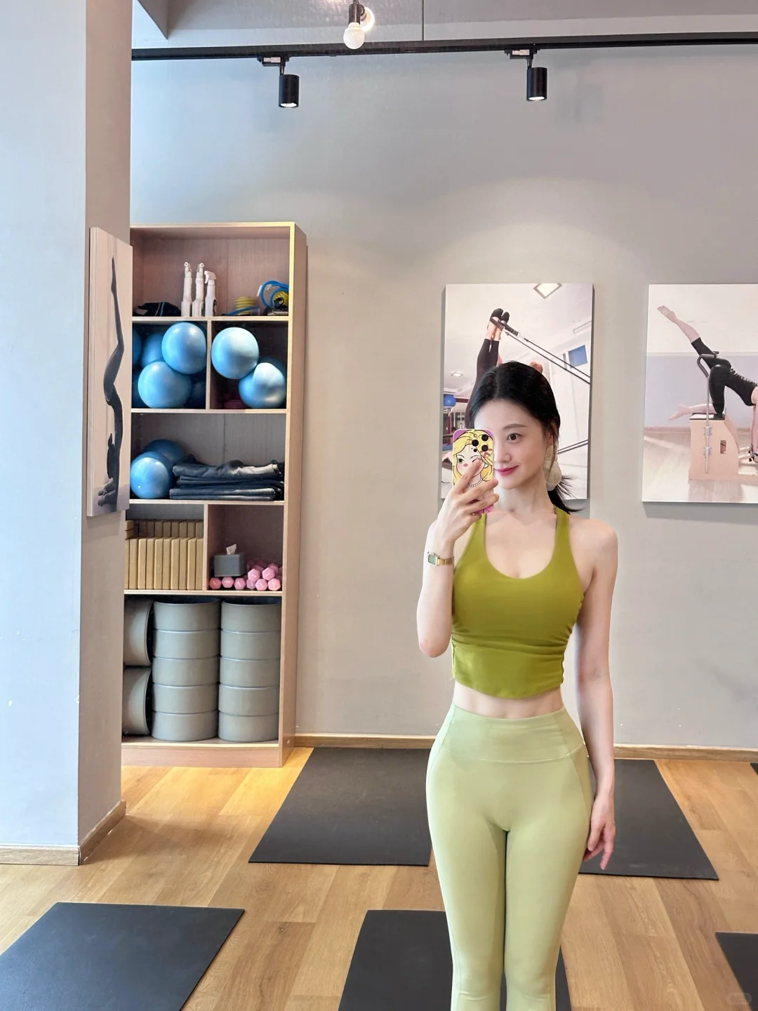 报告，这块抹茶蛋糕在练瑜伽