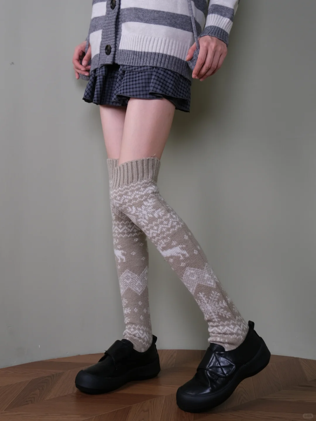 想做过膝袜主理人~