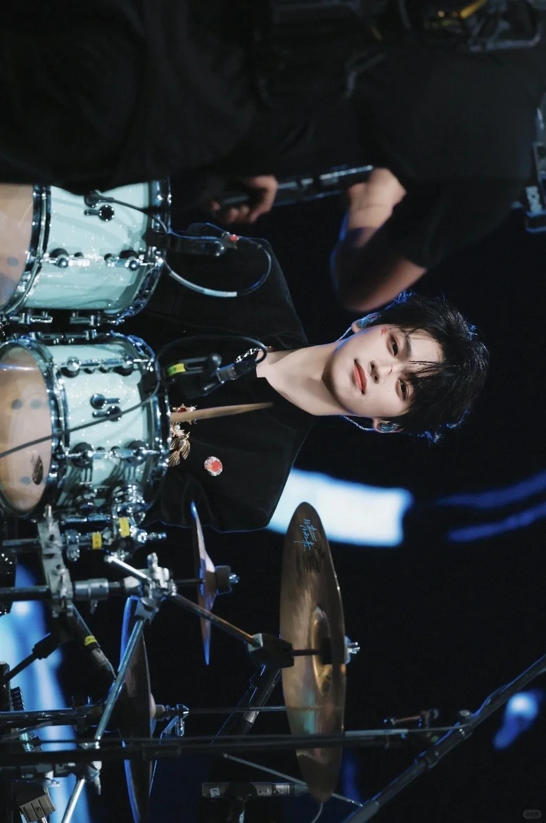 照例来一组纯享版横屏高清壁纸图