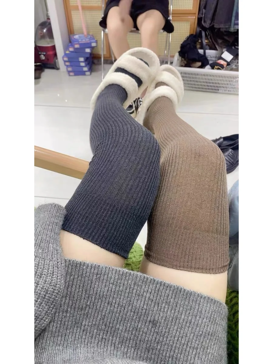 怎么会有人秋冬还没有穿过膝大腿袜吧！！