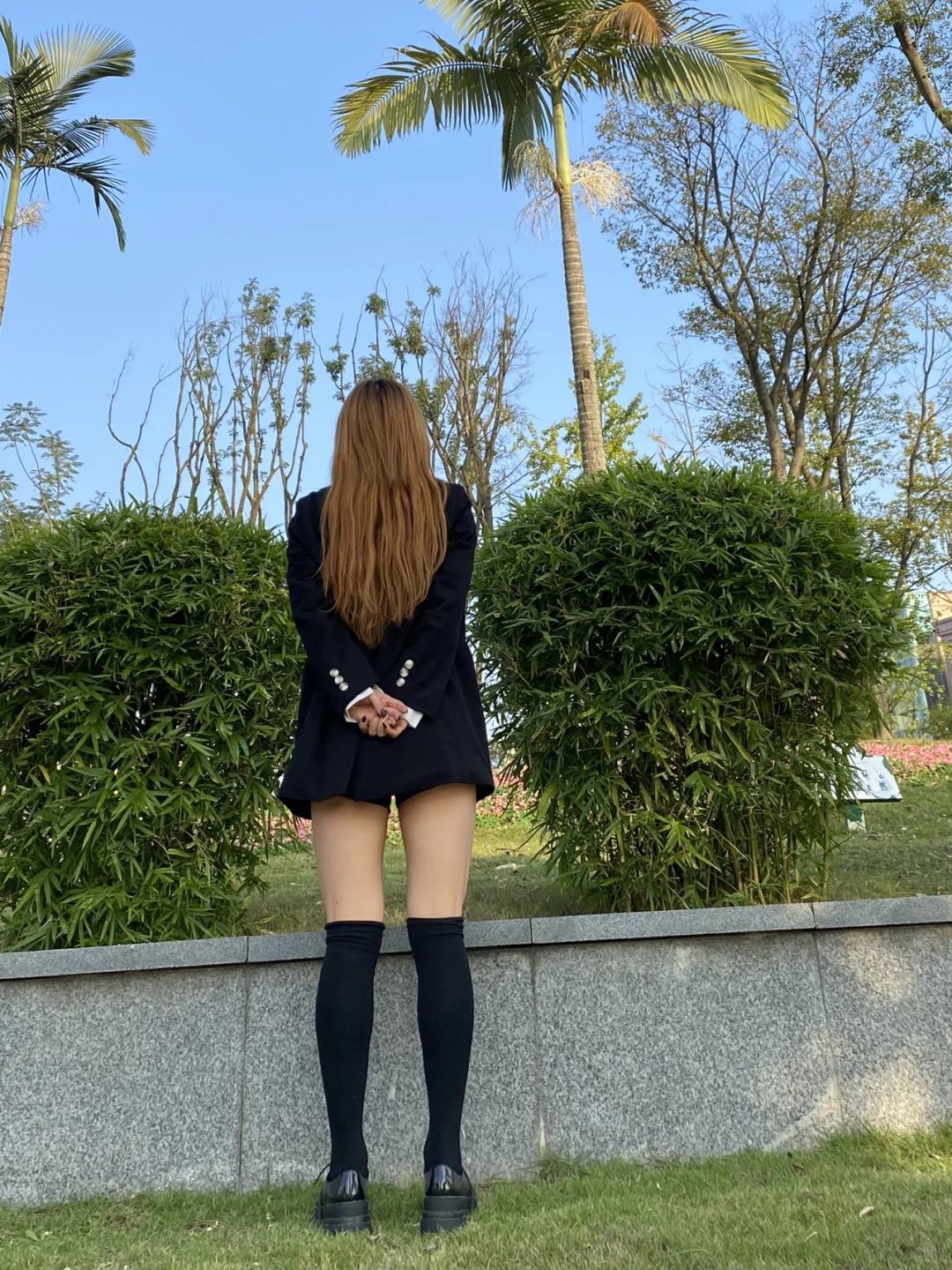 过膝袜搭配，显腿长，不冷膝盖哦！