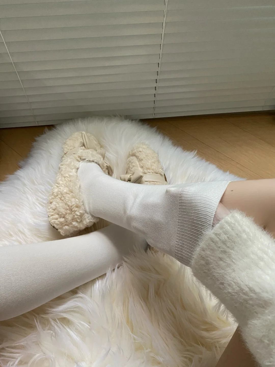 真的很爱奶白色小腿袜~带点纯欲又有少女感