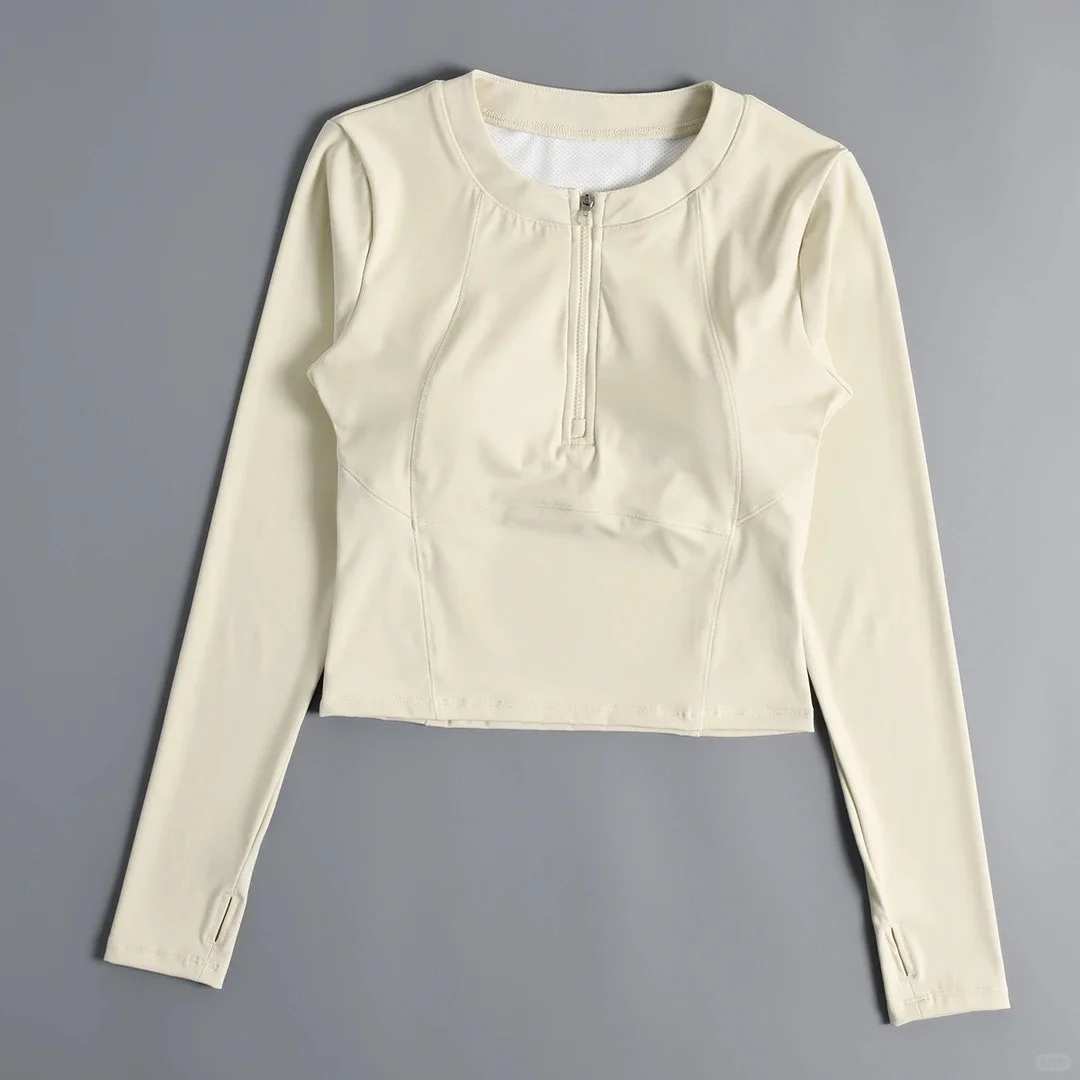 新入手的瑜伽服的版型也太好看了吧