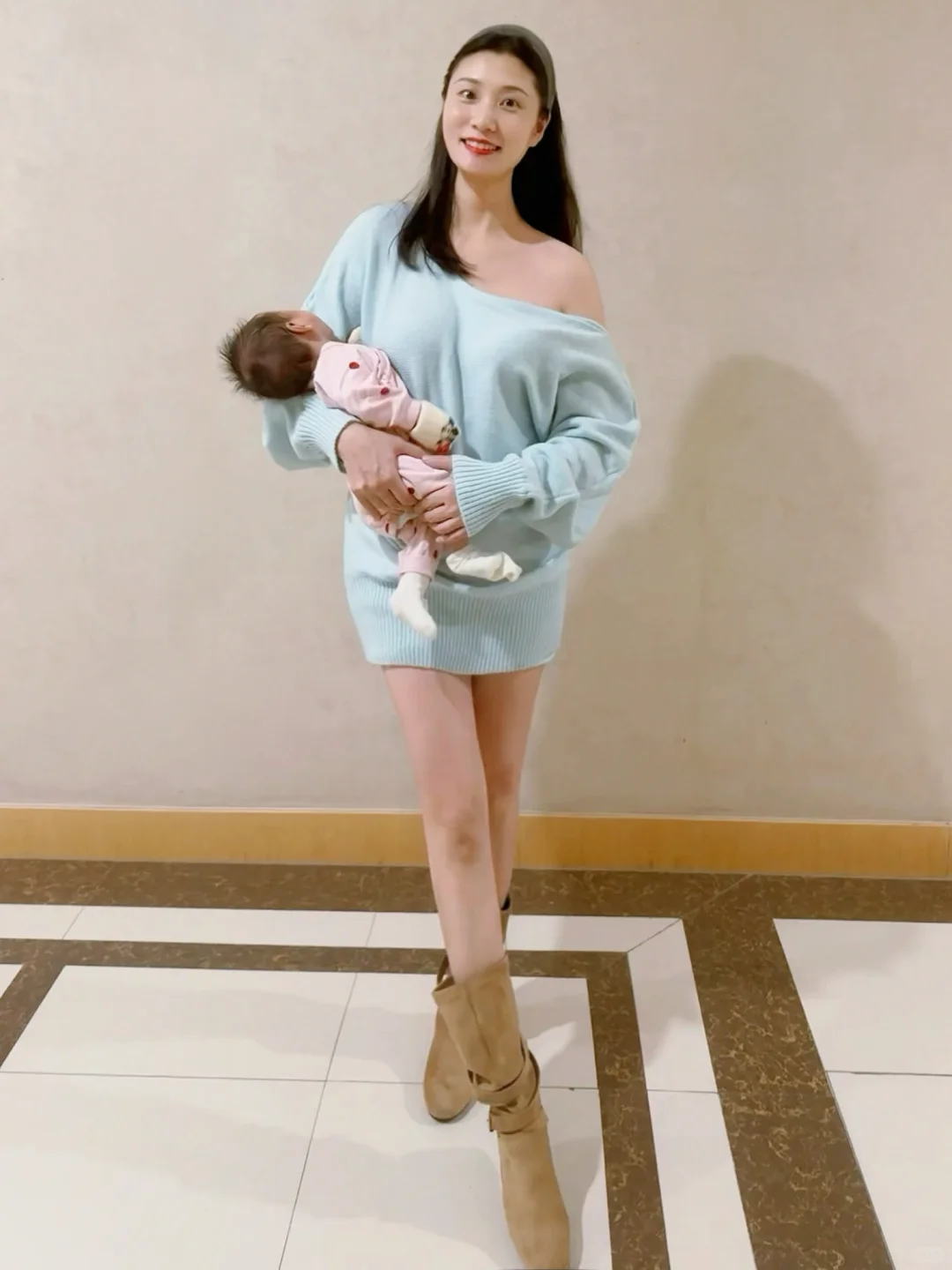 和小月龄宝宝的合照这样拍，真减龄！