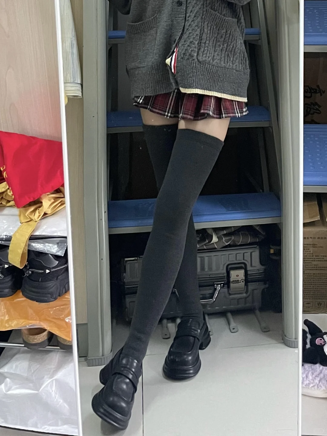 过膝袜的勒肉感谁懂啊啊啊！超长不掉筒！