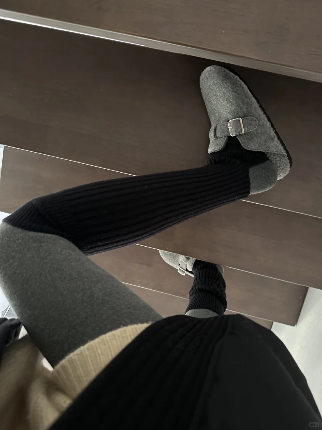 这几天下雨！搭配这个黑色袜套好好看噢😯