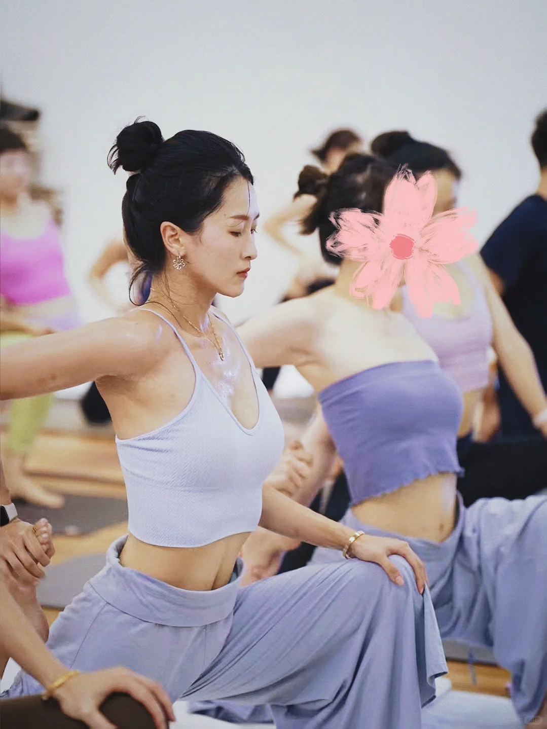 和一群爱练瑜伽的女孩子～