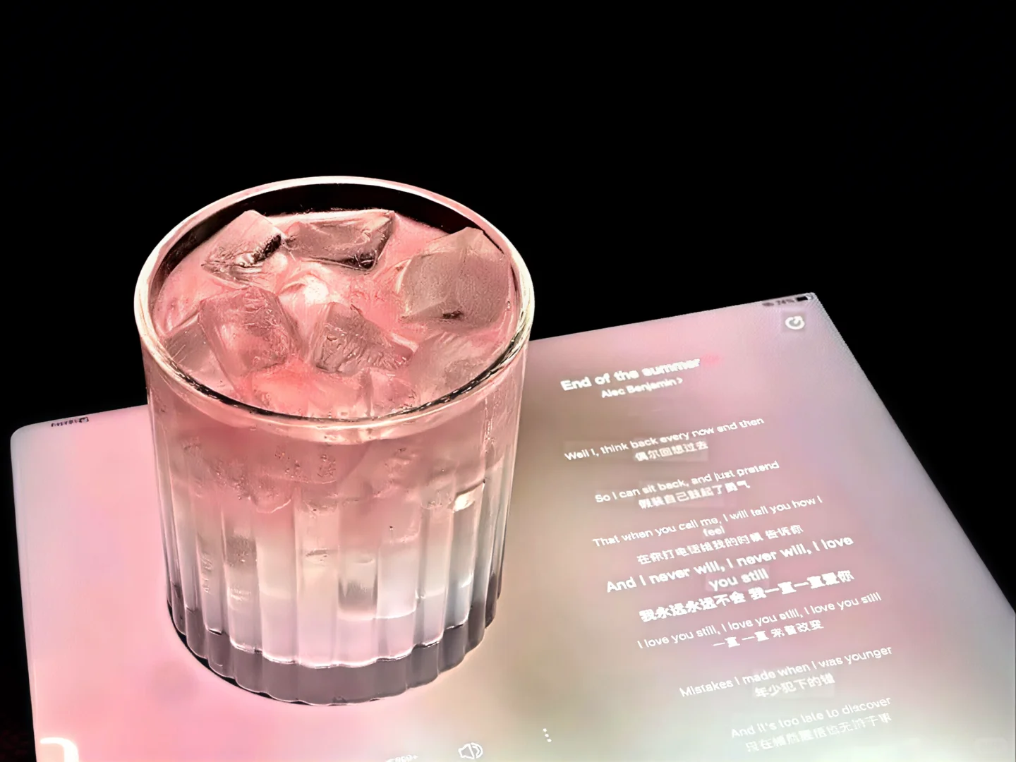 iPad·电脑壁纸｜🧣今天也要开心哦