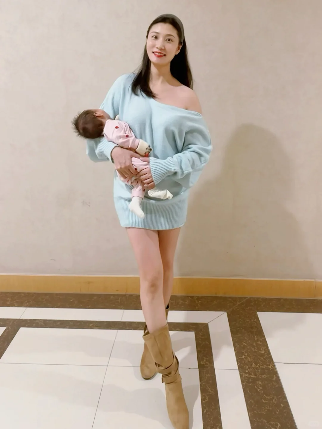 和小月龄宝宝的合照这样拍，真减龄！