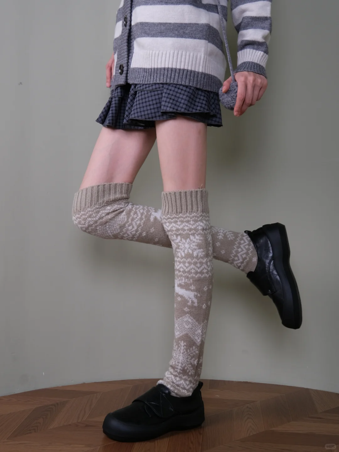 想做过膝袜主理人~