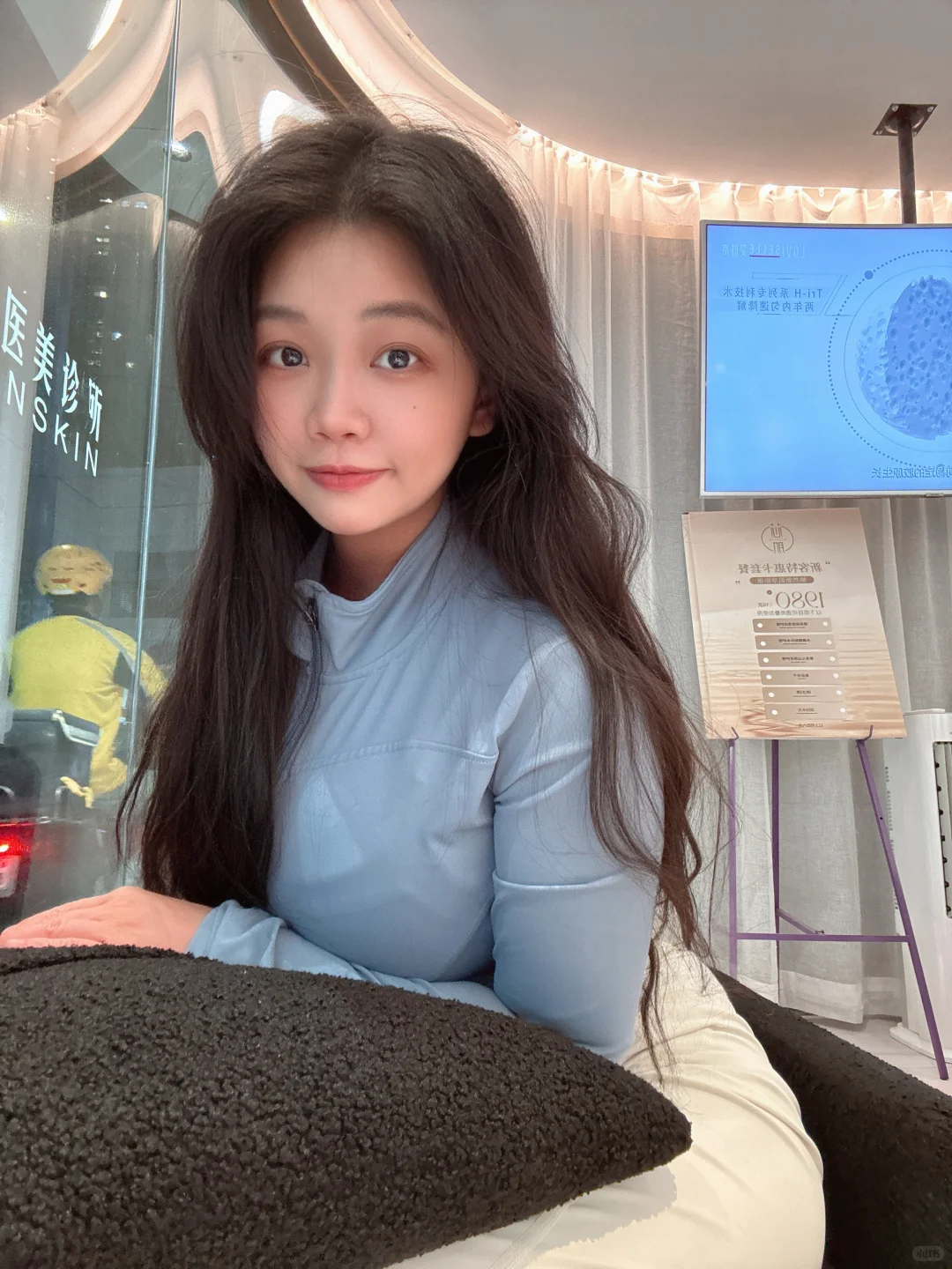 153身高，体重45，胸大女生把瑜伽服焊在身上