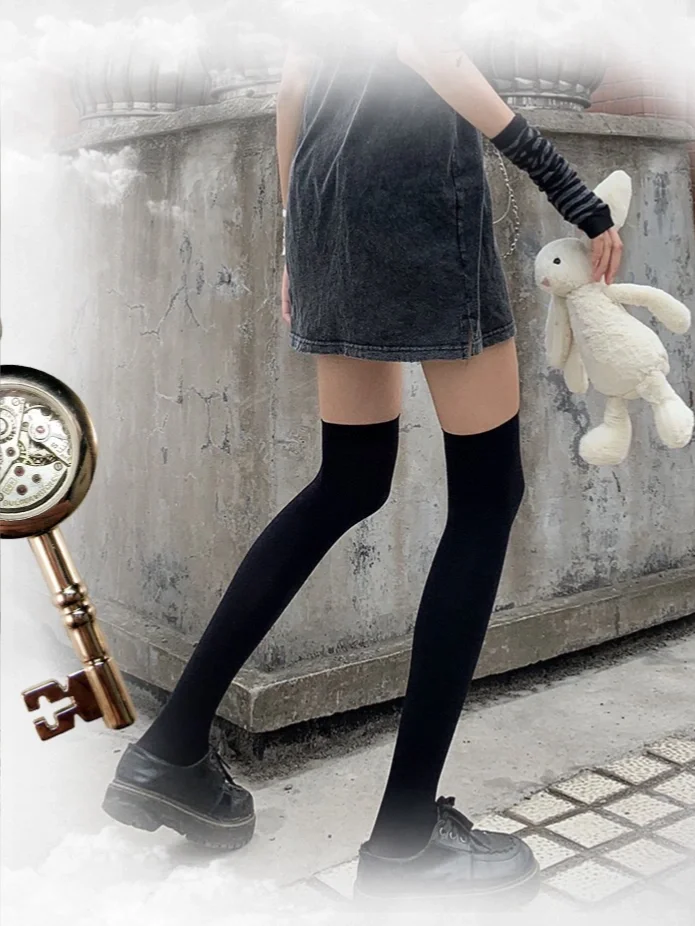 这双黑丝有点学院氛围学姐感