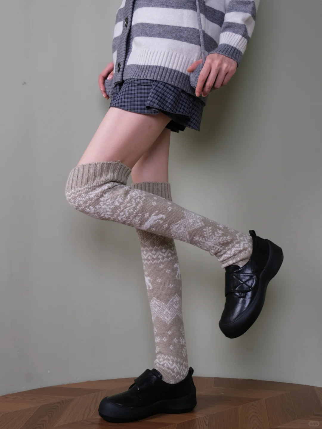 想做过膝袜主理人~