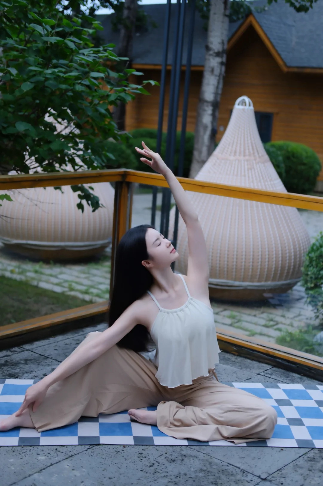 瑜伽女孩的松弛感瑜伽服～