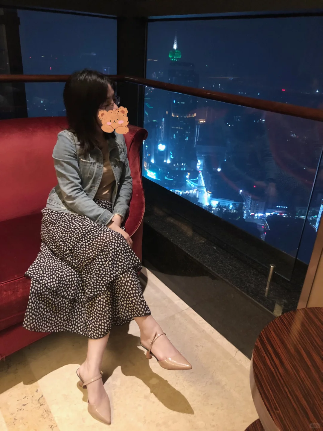 🌃都市夜晚的轻复古穿搭｜牛仔与波点的浪漫