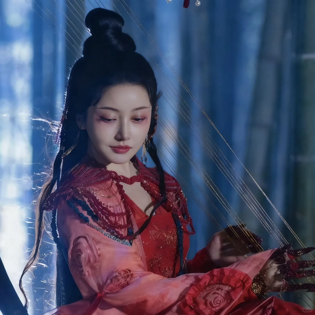 这个红姑娘真的是婀娜多姿，妖娆妩媚