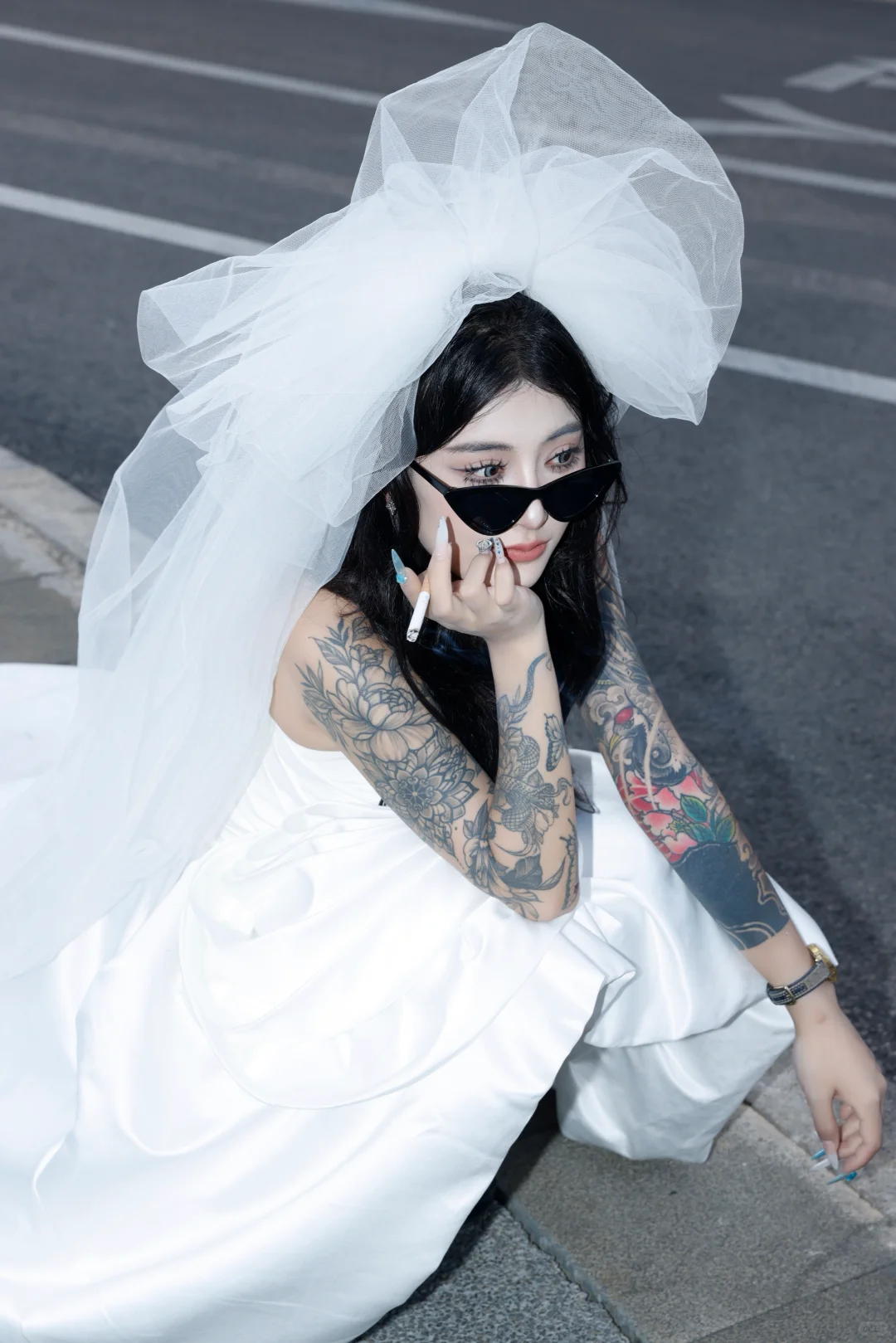 装美女好累，还好我是真美女