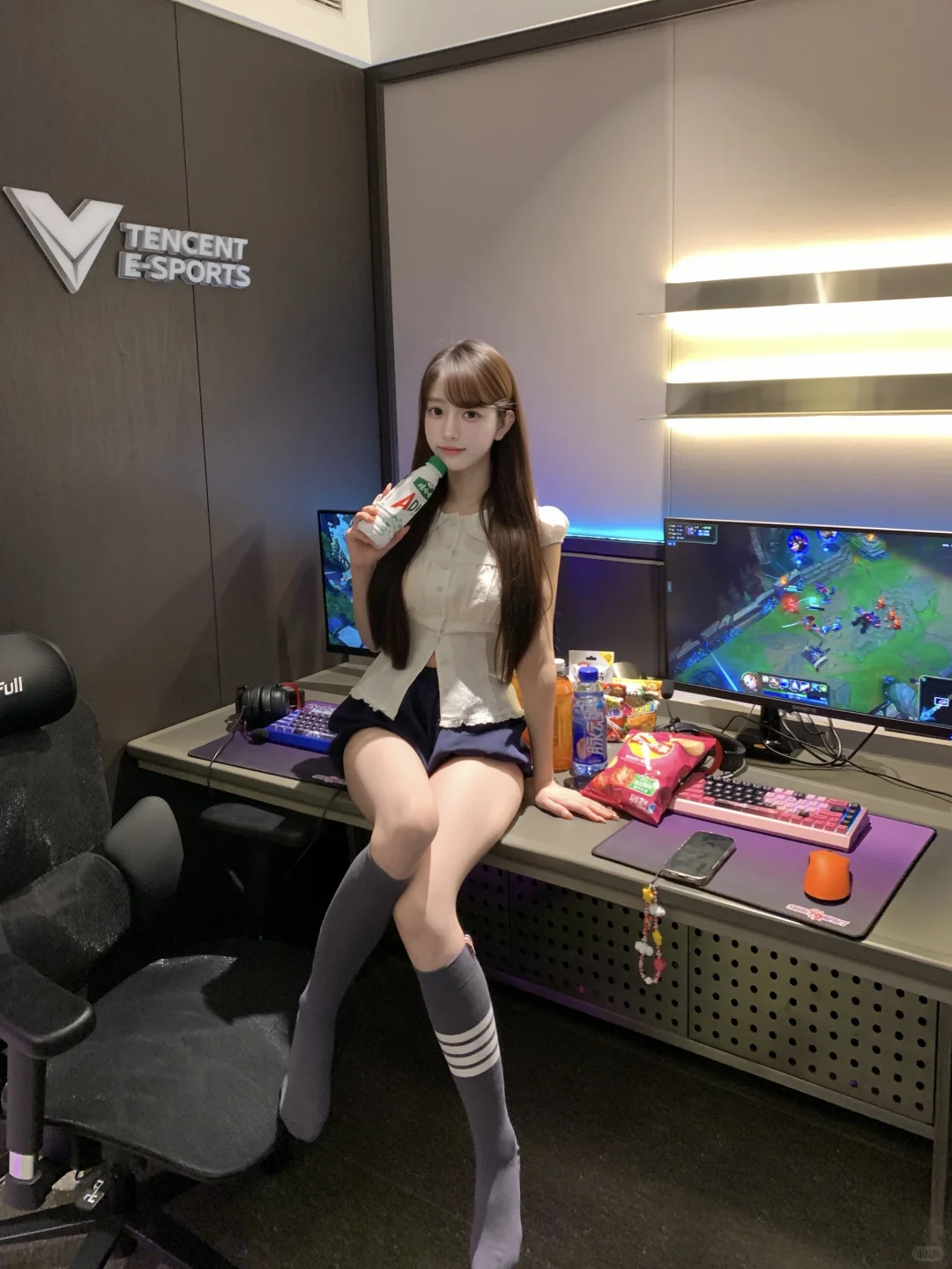 电竞少女写真出炉啦！📸