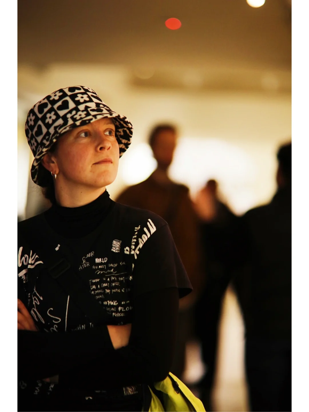 墨尔本艺术家当众脱👖