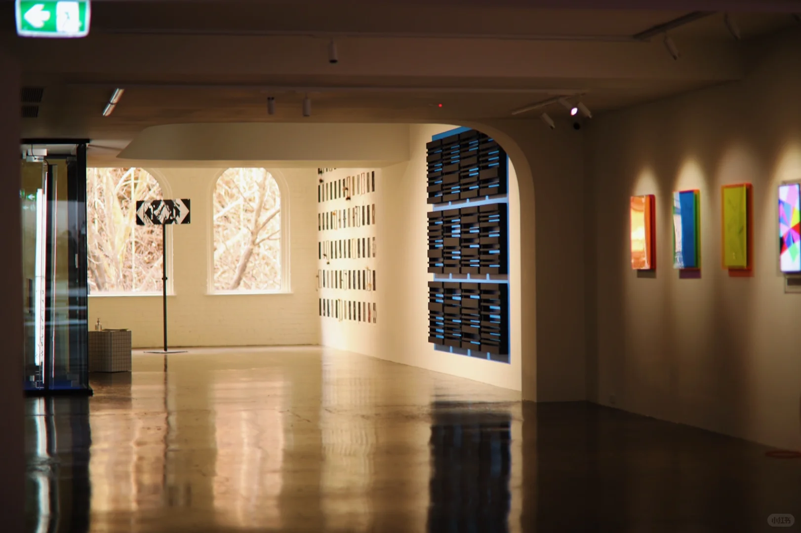 墨尔本艺术家当众脱👖