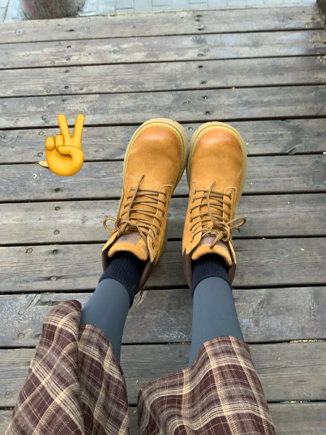 小美女出门遛狗啦