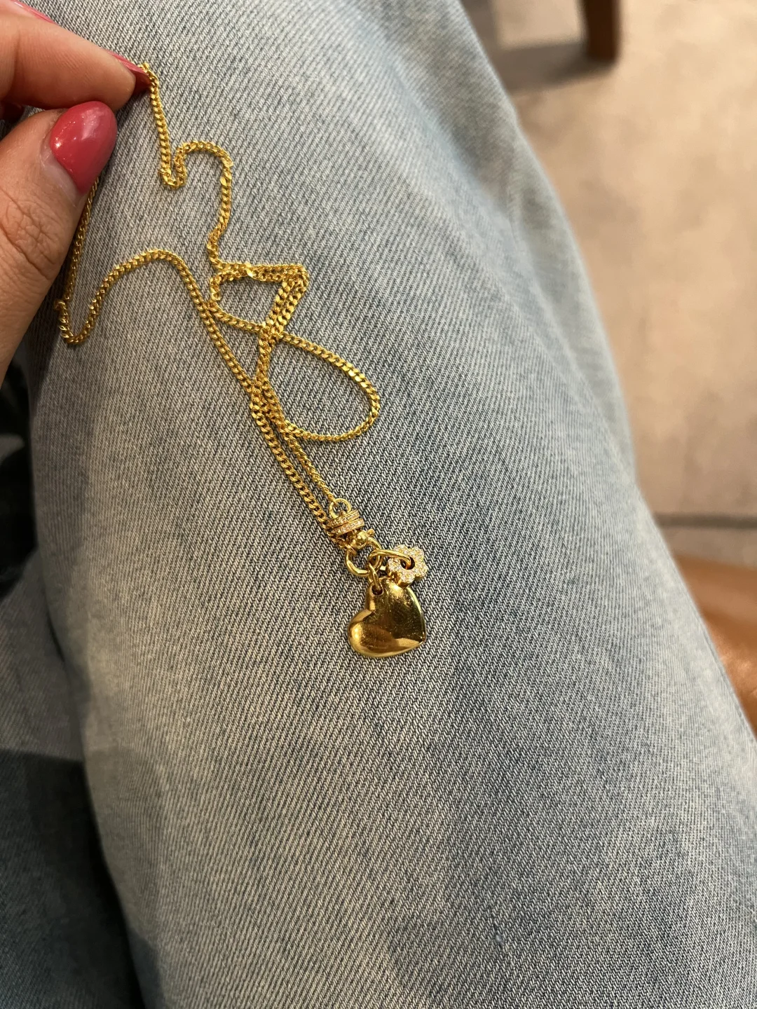 小美女的黄金项链