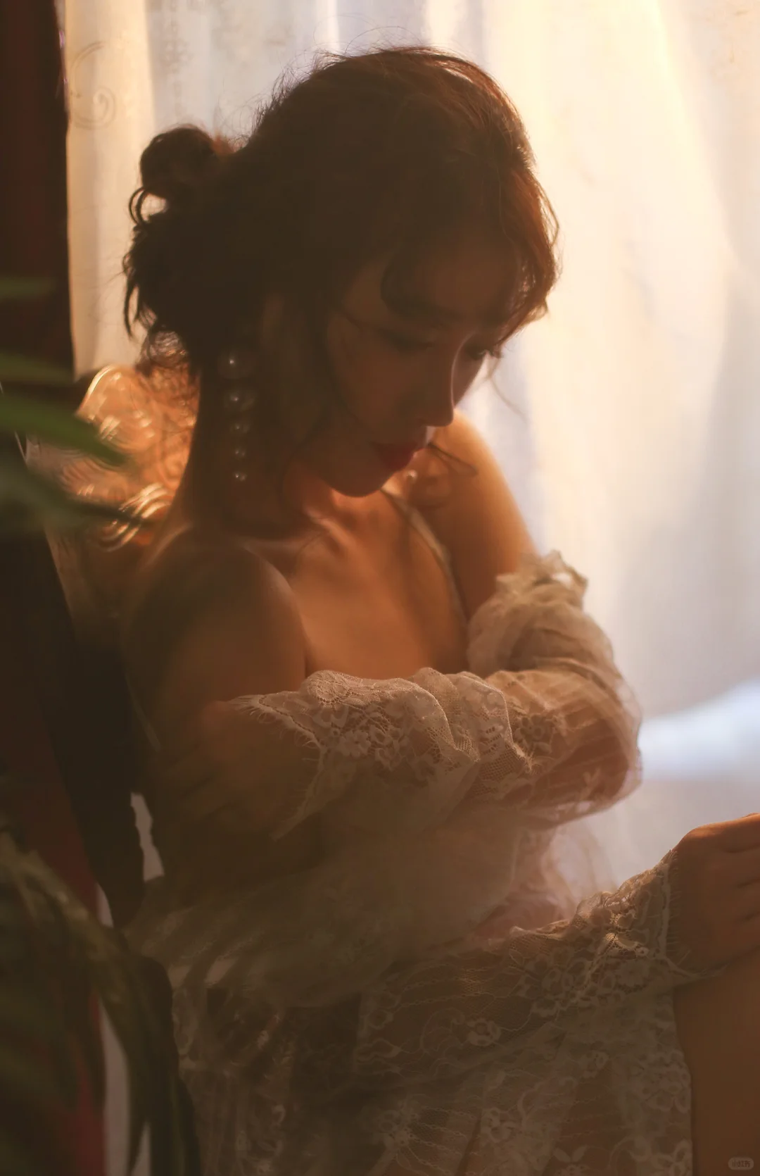 光吻过肩颈的弧度～～～少女私房