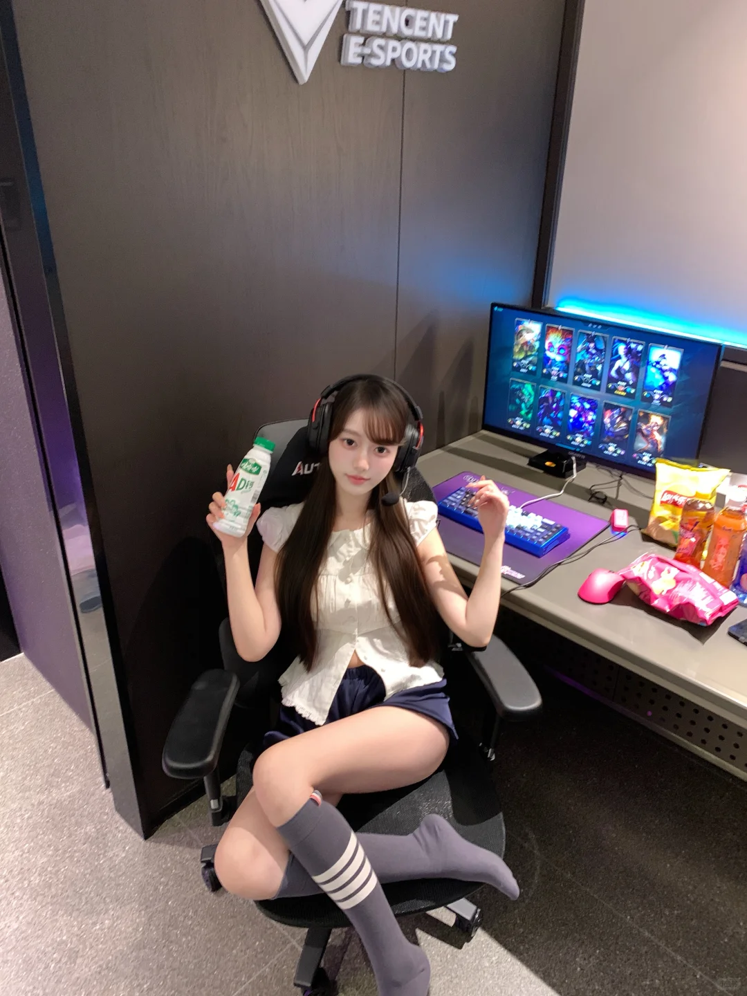 电竞少女写真出炉啦！📸